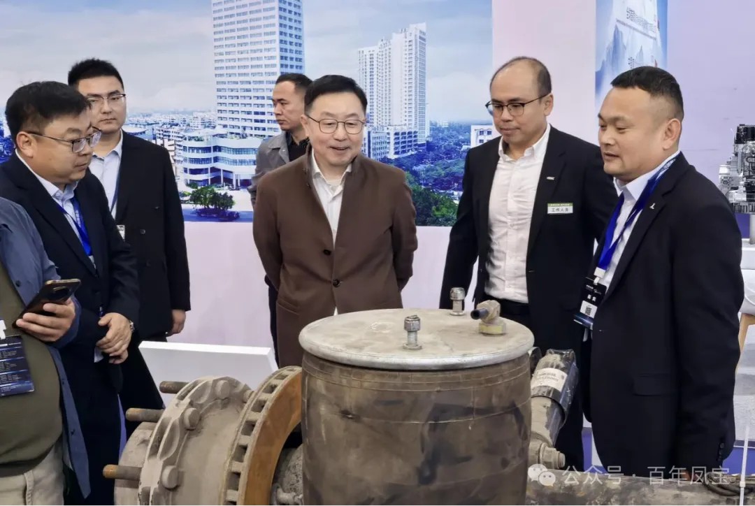 凤宝重科系列高效节能产品亮相中国国际商用车展